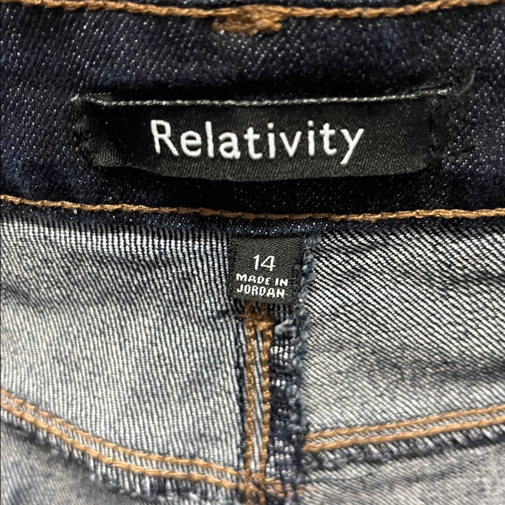 Relativity Denim Shorts - Picture 4 of 8